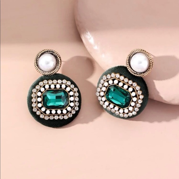 EARRINGS NWOT - Picture 5 of 7